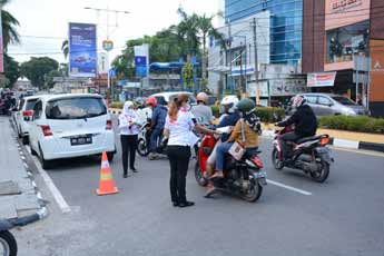 Peduli di Masa Pandemi, Honda Patria Bagi Masker ke Warga