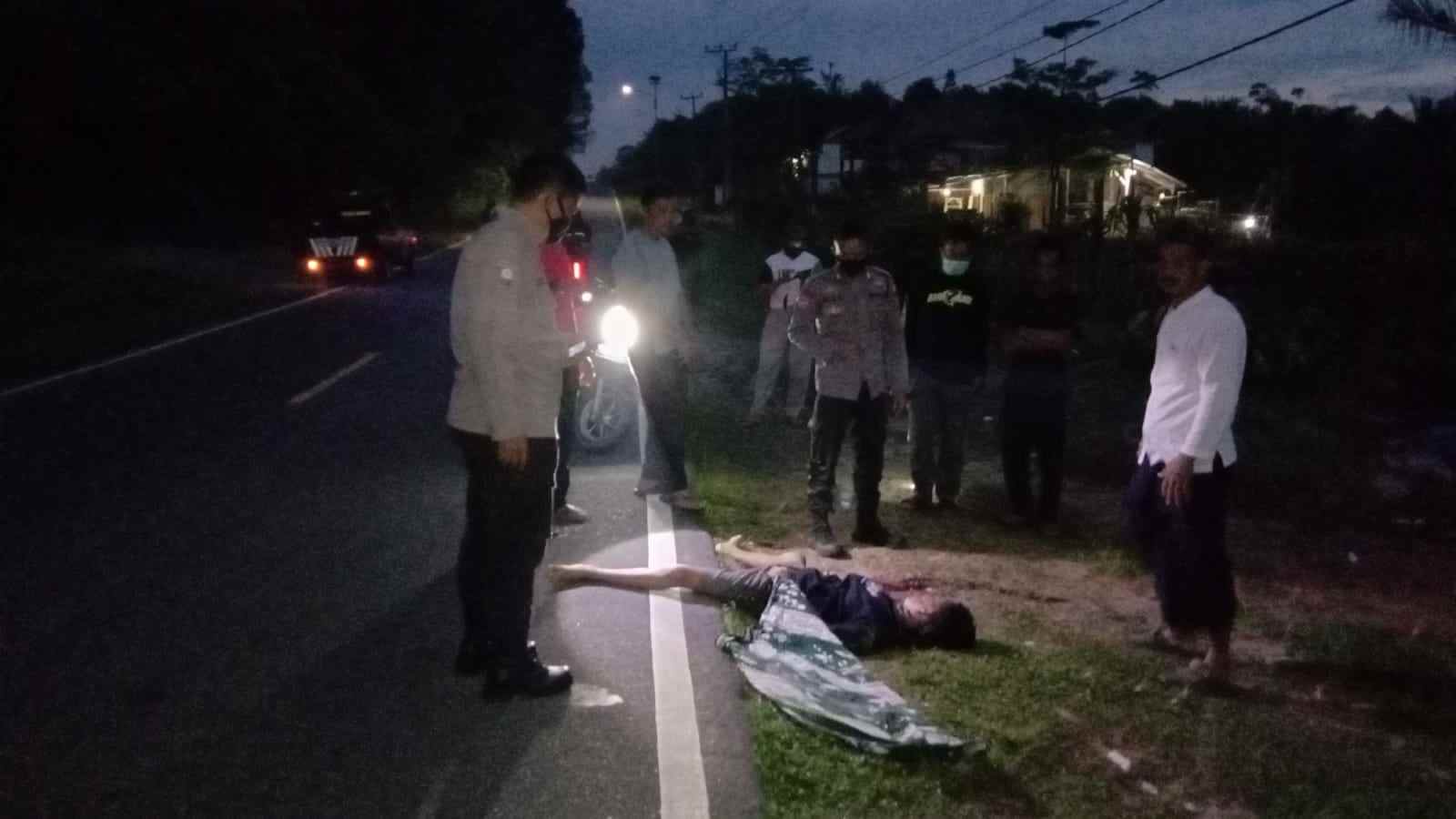 Ada Mayat Pria Tanpa Identitas di Pinggir Jalan Cambai