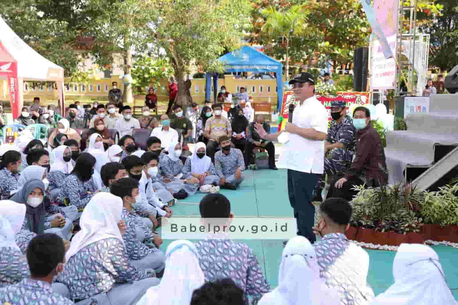 Gubernur Ajak Siswa SMAN1 Sungailiat Jadikan Salat Subuh Sebagai Kebiasaan Supaya Berkah