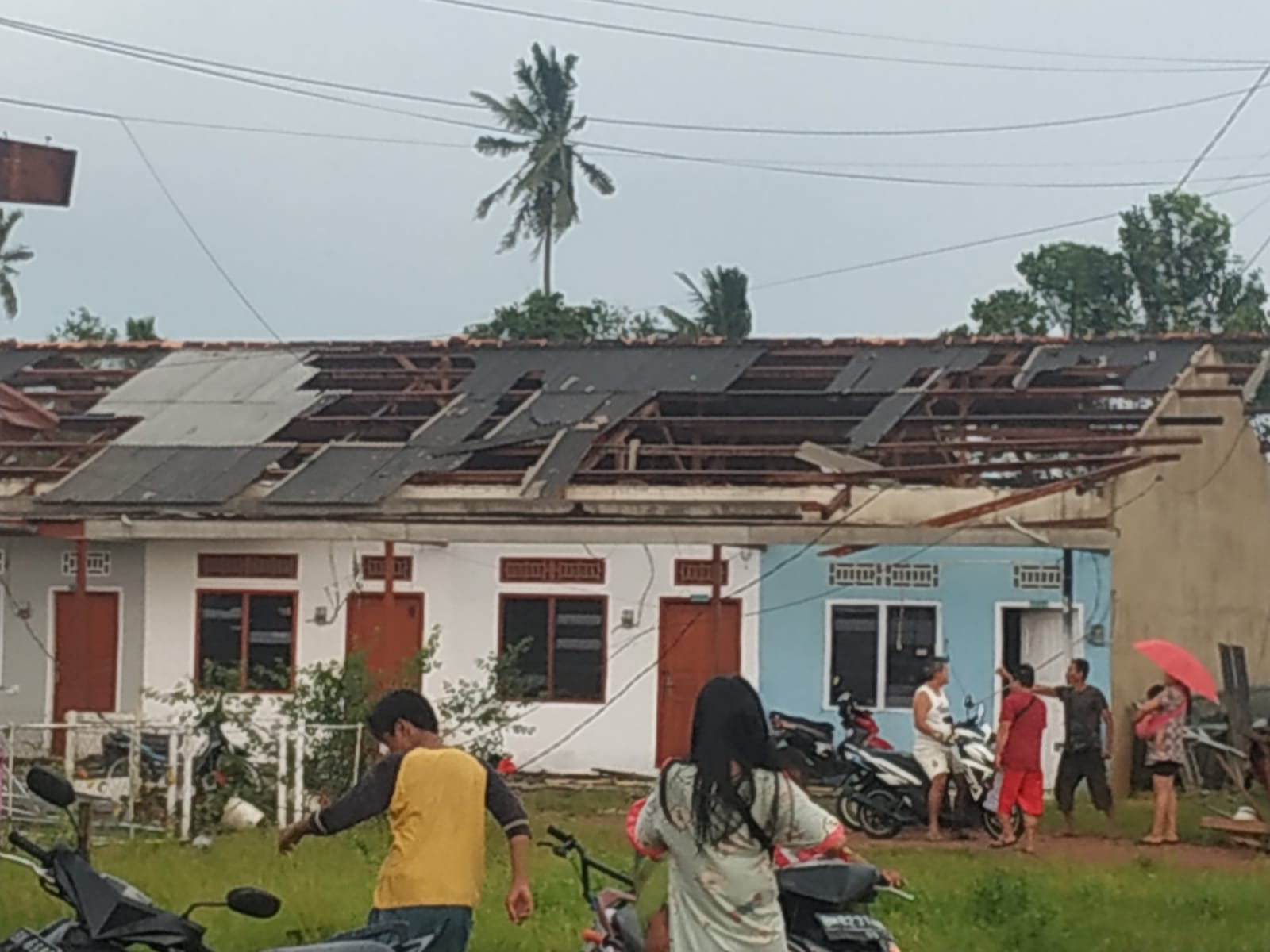4 Orang Terluka Akibat Angin Puting Beliung di Desa Kebintik