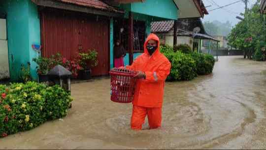 Sungai Kampung Ulu Meluap, Belasan Rumah Terendam