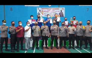 Polsek Pangkalan Baru Juara Bulutangkis HUT Bhayangkara ke-75