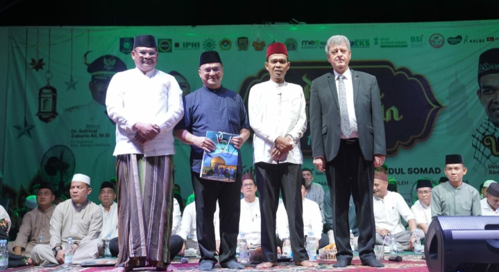 Ribuan masyarakat tumpah ruah ikuti Tabligh Akbar bersama Ustad Abdul Somad (UAS) di Alun-Alun Taman Merdeka