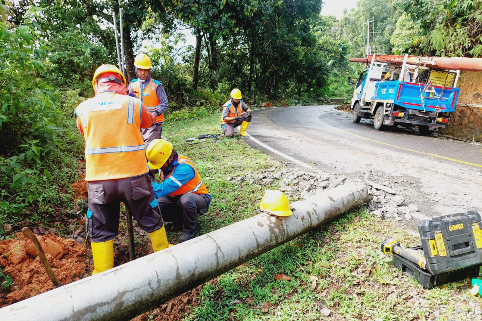 Bertahap, PLN Berhasil Pulihkan Kelistrikan Pascacuaca Ekstrem di Beberapa Wilayah Jawa Barat