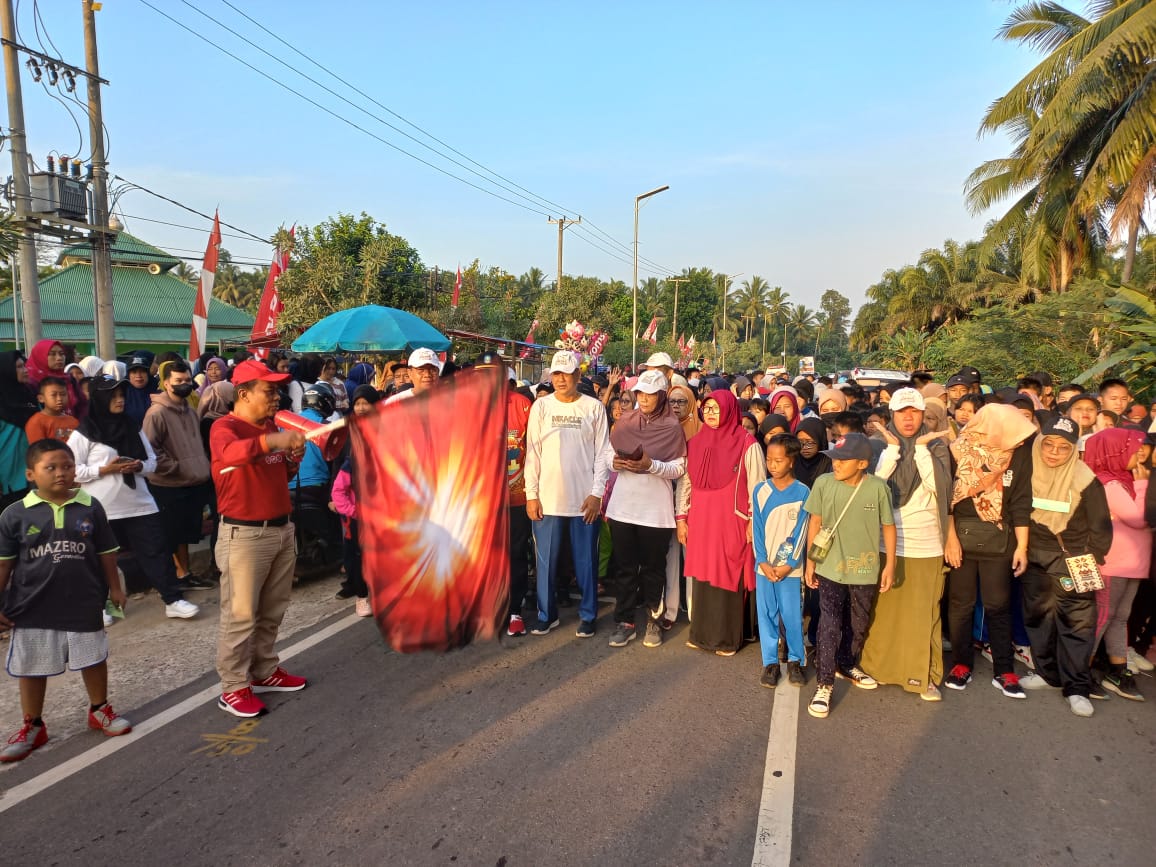 Jalan Sehat HUT ke-25 SMAN 1 Pemali, Pemkab Apresiasi Alumni Hingga Ingatkan Sekolah Harus Bebas Perundungan