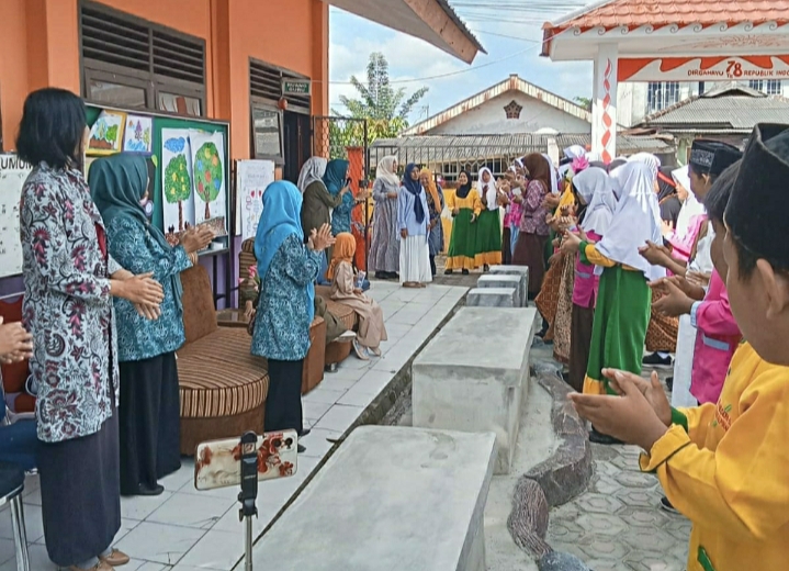 TP PKK Kelurahan Pasir Putih Kunjungi SDN 53 Pangkalpinang, Ajak Siswa Tingkatkan Budaya Cinta Literasi