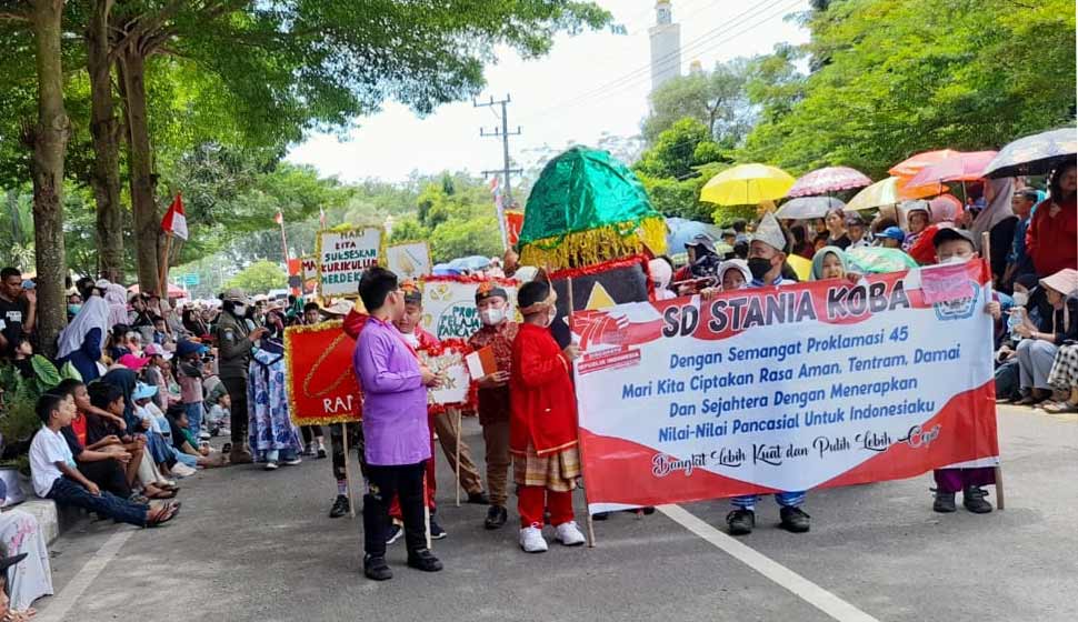 Pawai Karnaval dan PBB HUT ke-77 RI di Bateng Berlangsung Meriah
