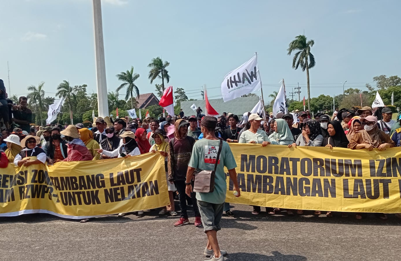 Didemo Besar-besaran, Gubernur Hidayat Setuju Batu Beriga, Batu Perahu Kembali Jadi Zona Tangkap Nelayan