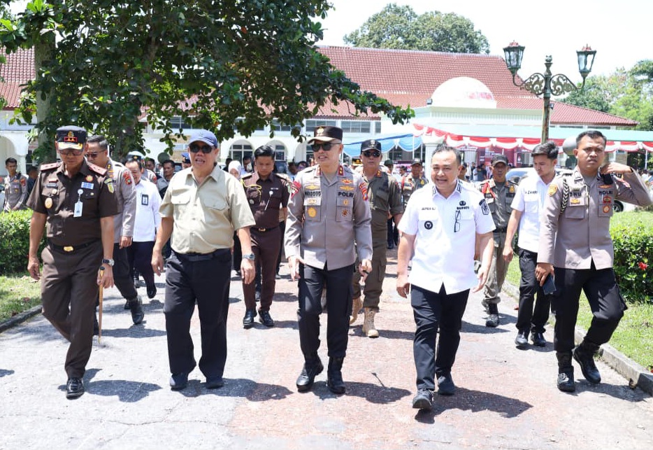 Pantau Sejumlah TPS, Kapolda Babel Pastikan Pilkada Pangkalpinang dan Bangka Aman Kondusif