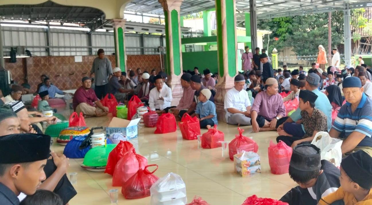 Warga Air Aceng Jaga Tradisi Ruwahan, Penuhi Masjid Al-Ikhlas Dengan Doa Bersama 
