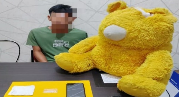 'Main' Pakai Boneka, Joko Diciduk Sat Resnarkoba