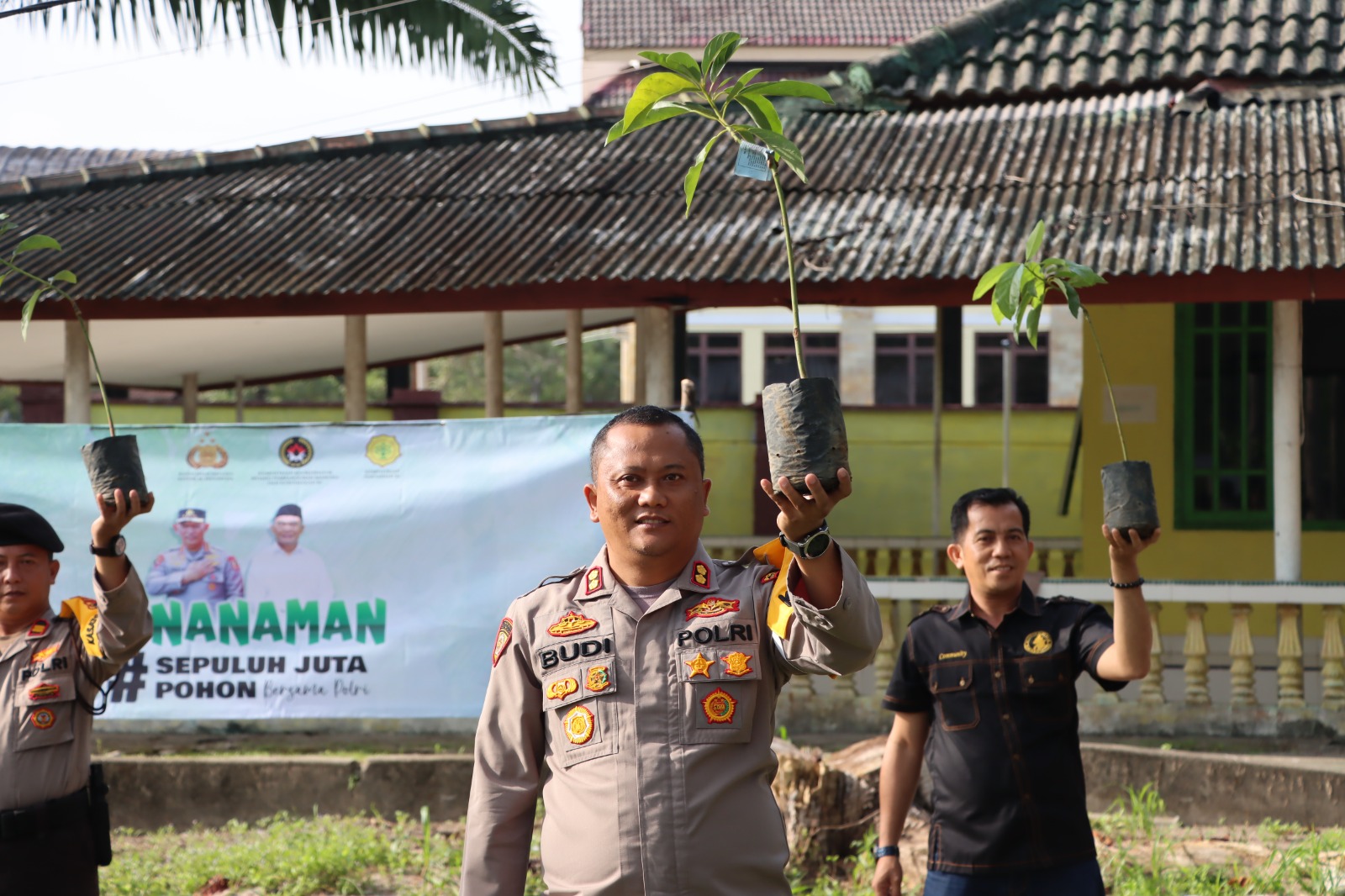 Aksi Penghijauan, Polres Bangka Tengah Tanam 100 Pohon