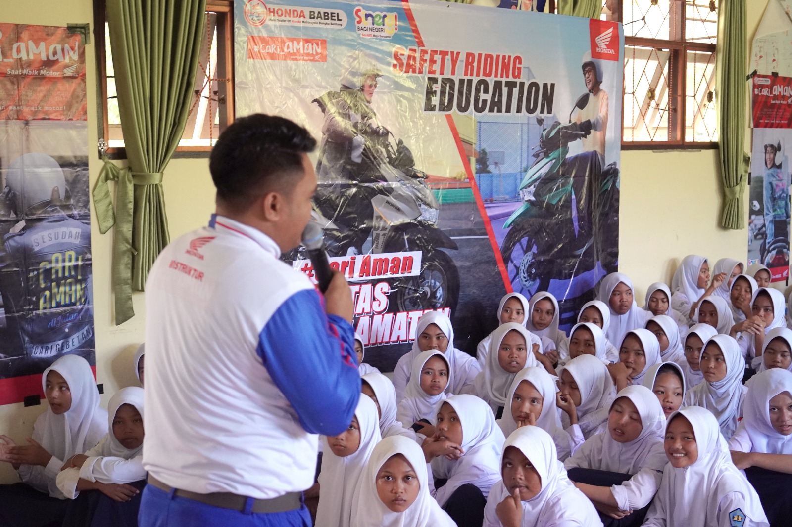 Kolaborasi Honda Babel Bersama Polantas Belitung, Berikan Edukasi Keselamatan Berkendara di SMP 5 Membalong 