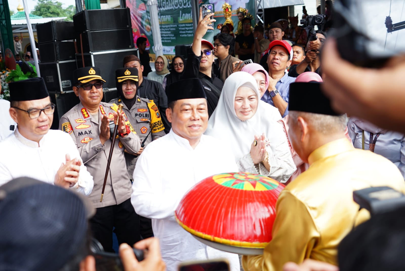 Nganggung 10 Ribu Dulang Meriahkan Maulid Nabi Muhammad SAW 1446 H di Pangkalpinang