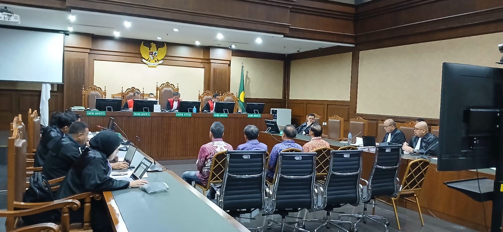 Dr Ichwan Azwardi dan 3 PNS ESDM Babel Bersaksi di Sidang Aon Cs