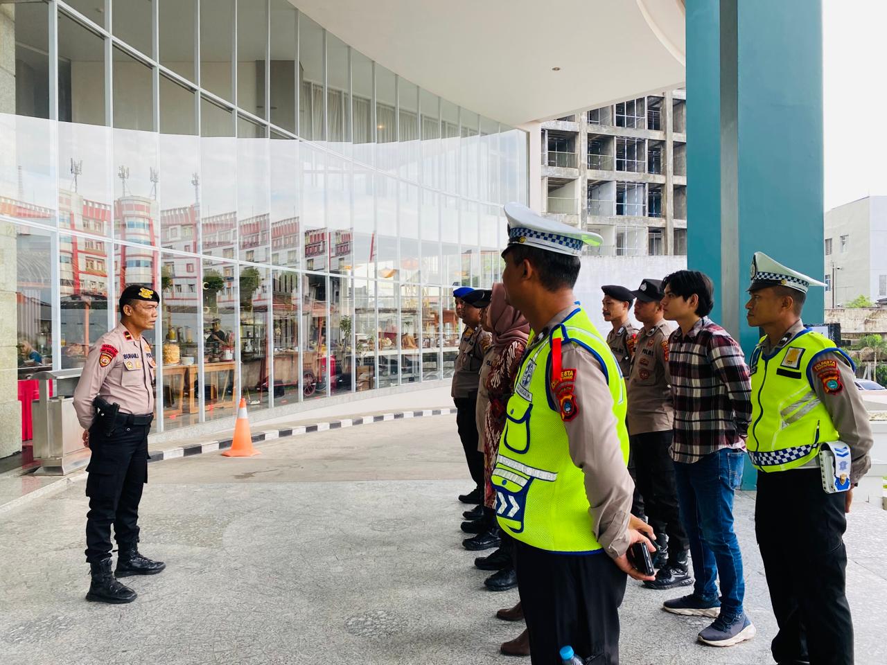 Polresta Pangkalpinang Terjunkan Puluhan Personel Amankan Rapat Pleno Rekapitulasi Suara Pemilu 2024 Provinsi