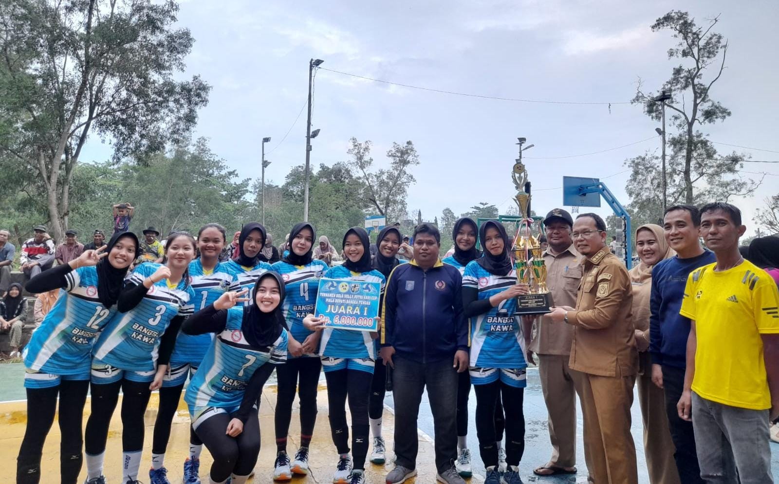 Bangso Kawa Nibung Bawa Trofi Juara Turnamen Voli Putri KNPI Cup Bateng