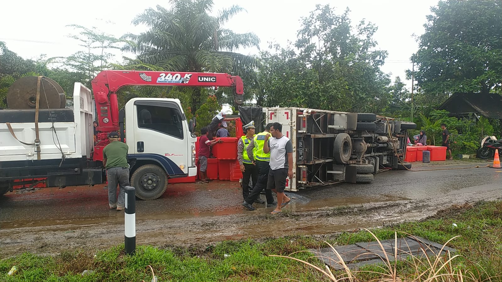 Ini Diduga Penyebab Truk Bermuatan 5 Ton Udang Terguling di Jalan Air Belo