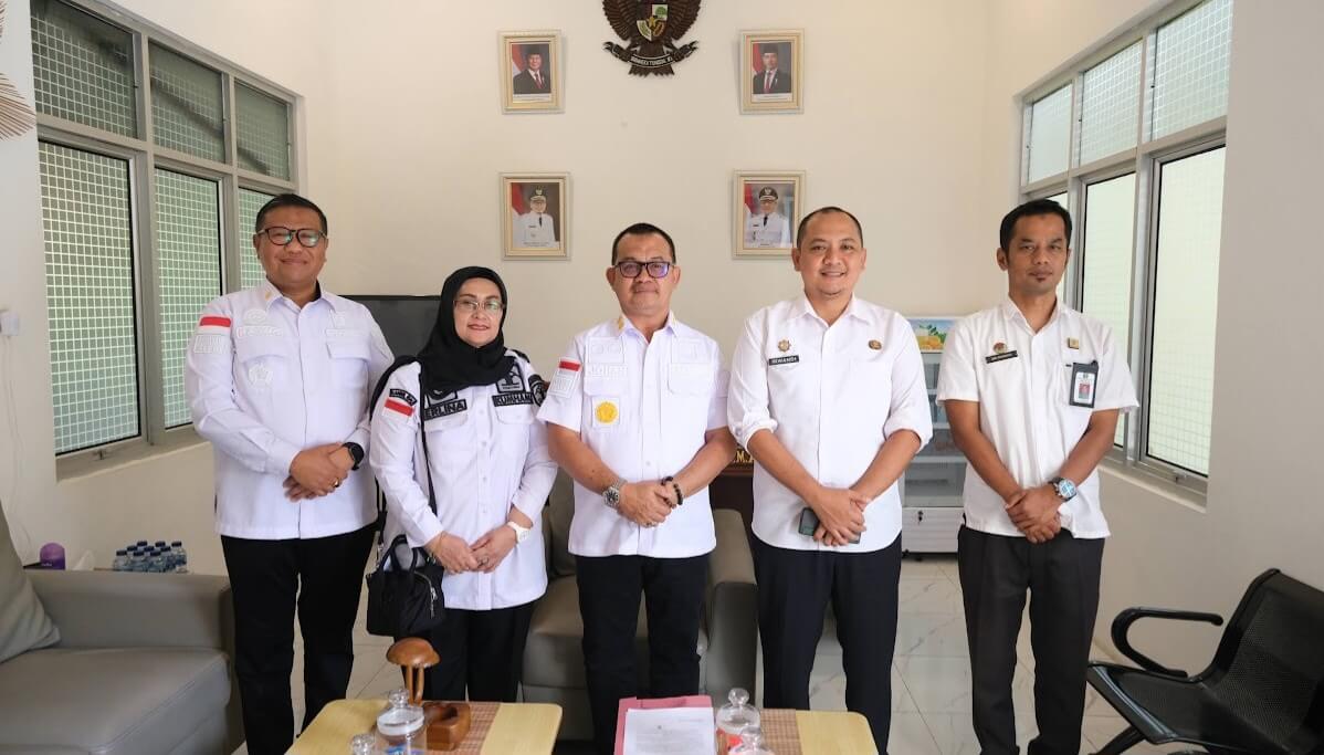 Kakanwil Kemenkum Babel Kunjungi Dinas PerindagkopUKM Bangka Tengah untuk Pendataan Produk Kerajinan