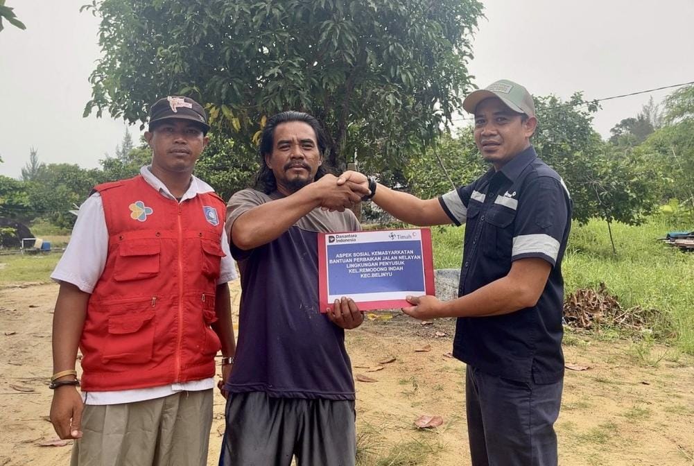 PT Timah Bantu Perbaikan Akses Jalan Nelayan di Penyusuk, Dukung Kelancaran Aktivitas Ekonomi Pesisir 