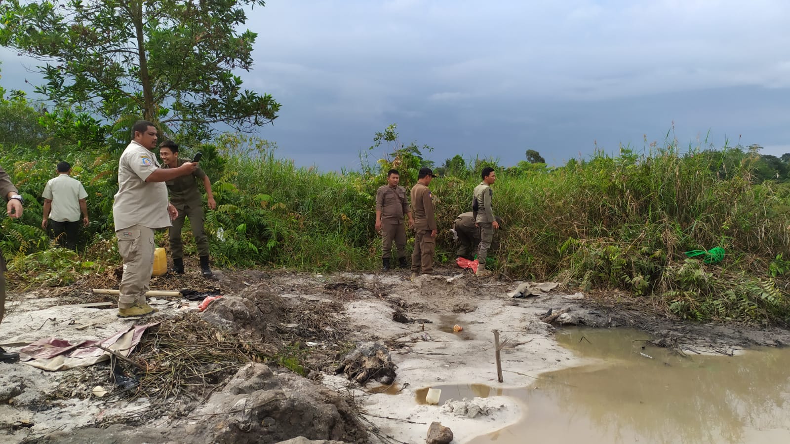 Dapat Aduan, Satpol PP Tertibkan Tambang di Kawasan BBIL