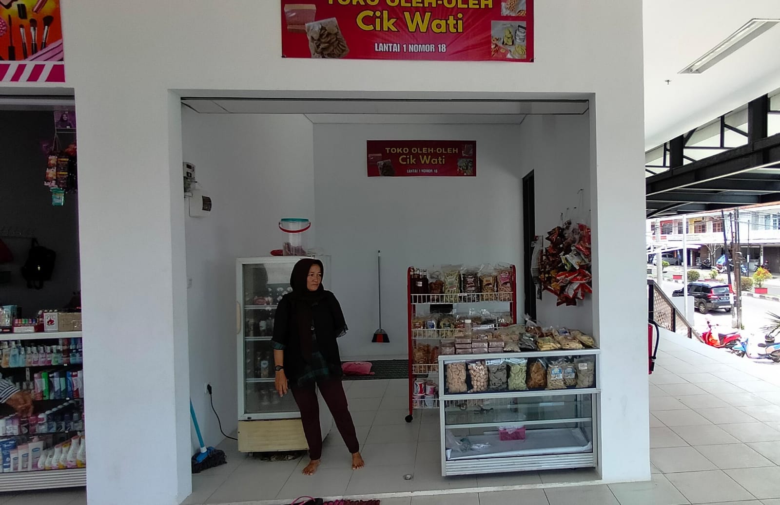 Toko Oleh - Oleh Cik Wati Pasar Modern Toboali, Harga Terjangkau dan Khas Toboali 