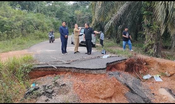 Putus Sejak Mei, Jembatan Keposang Baru Ditinjau Sekarang