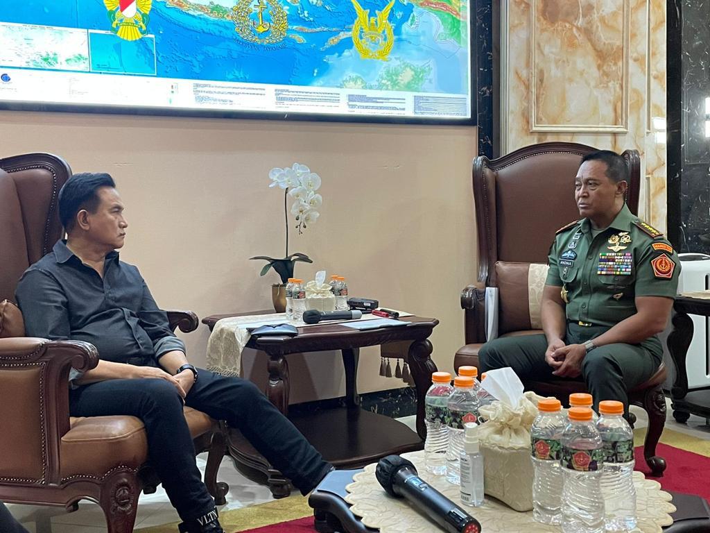 Yusril Diskusikan Jalan Keluar Atasi Masalah Pertahanan dengan Panglima TNI 