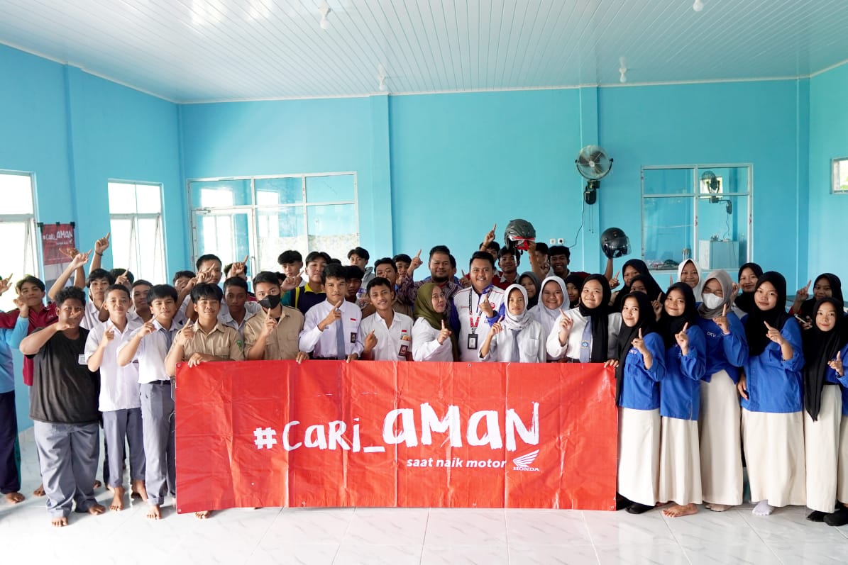 Honda Babel Berikan Edukasi Keselamatan Berkendara ke Siswa SMKN 1 Simpang Renggiang