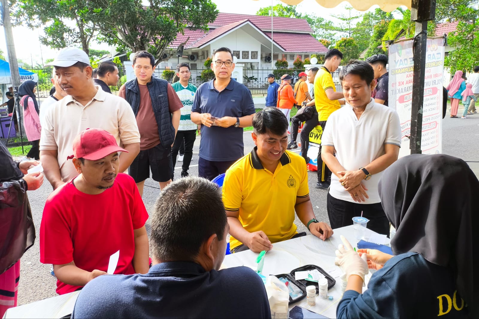 Bersama Kapolresta Pangkalpinang, Warga Pangkalpinang Hadiri Car Free Day dan Pelayanan Publik Gratis