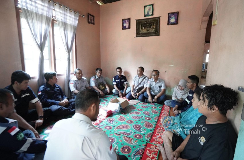 Berikan Dukungan Moril dan Materil, PT Timah Hadir dan Santuni Keluarga Korban Kecelakaan Tambang