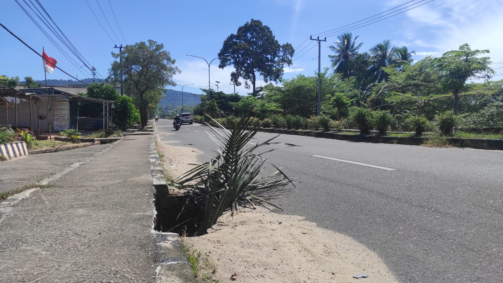 Bahayakan Pengguna Jalan, Warga Keluhkan Ruas Jalan Sudirman yang Berlubang