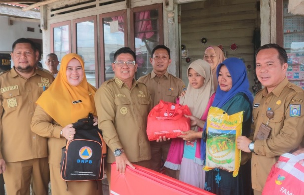 Sigap, Wabup Turun Tangan Bantu Korban Kebakaran di Desa Nibung