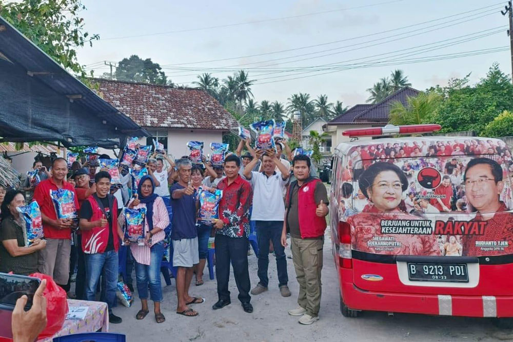 Terus Bantu Warga, Rudi Center Bagikan Sembako Jelang Ramadan