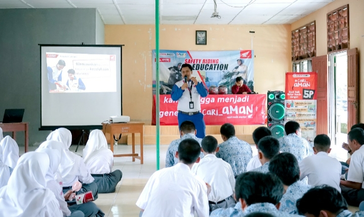 Kunjungan Honda Babel ke SMA PGRI Tanjungpandan dalam Agenda Edukasi Keselamatan Berkendara