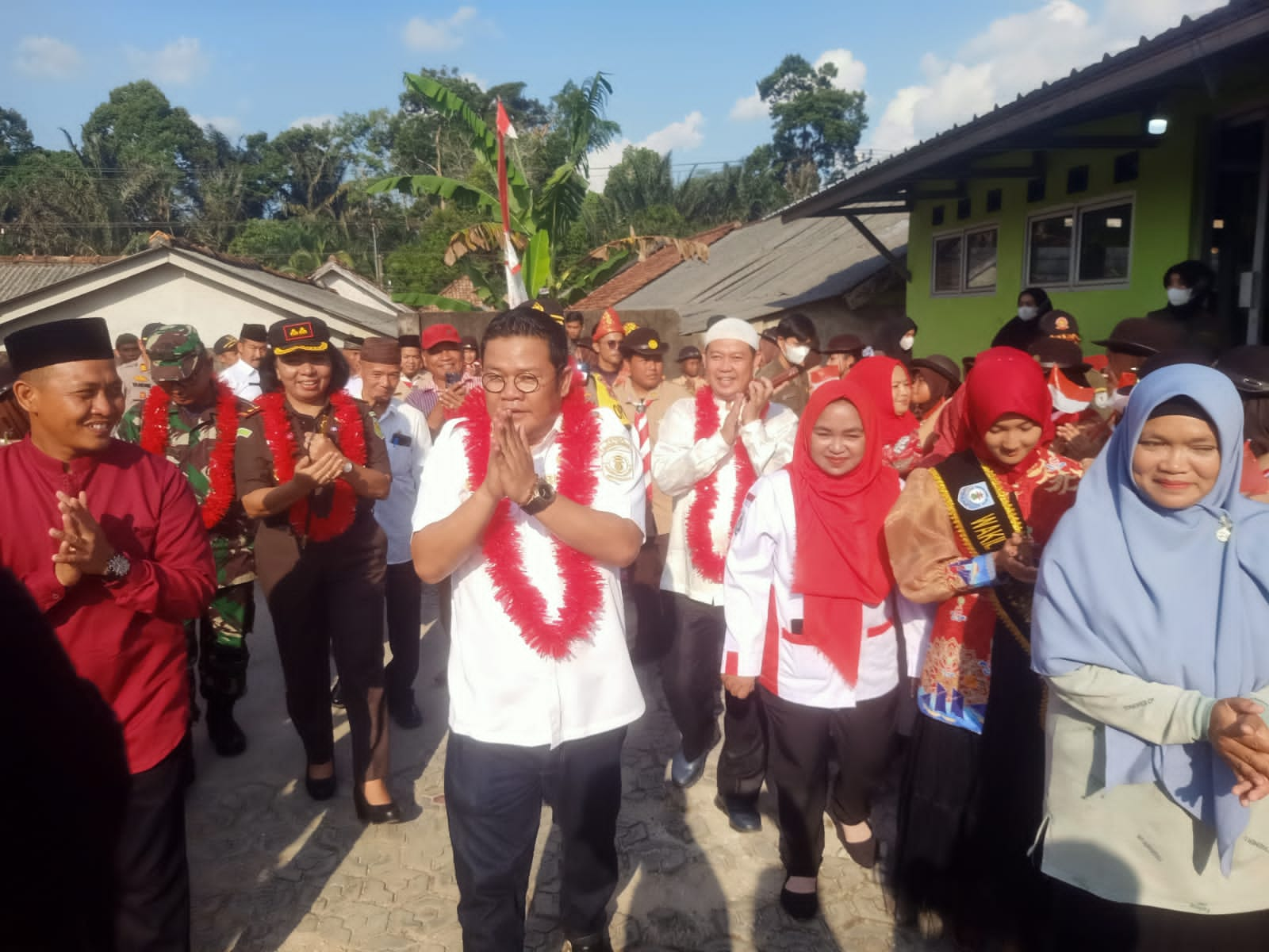 Aik Bakung ke Desa Nangka, Bupati Riza: Kami Datang untuk Melayani