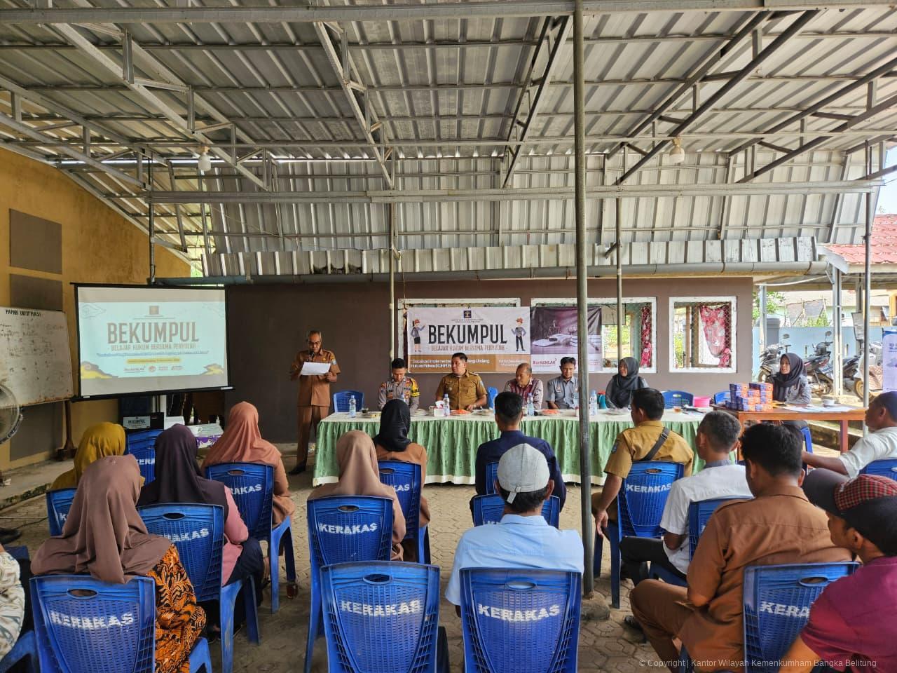 Kanwil Kementerian Hukum Babel Selenggarakan Penyuluhan Hukum BEKUMPUL di Desa Kerakas
