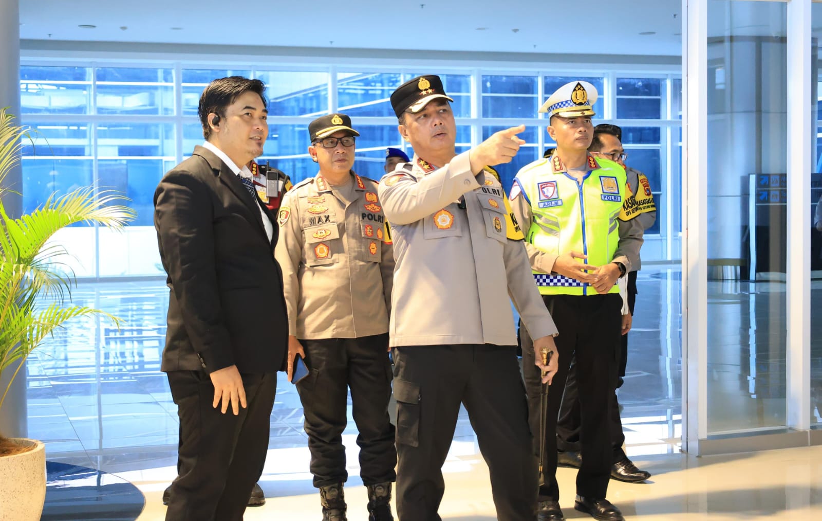 Kapolda Babel Pantau Pos Pengamanan di Bandara-Pelabuhan, Pastikan Pelayanan Mudik Aman