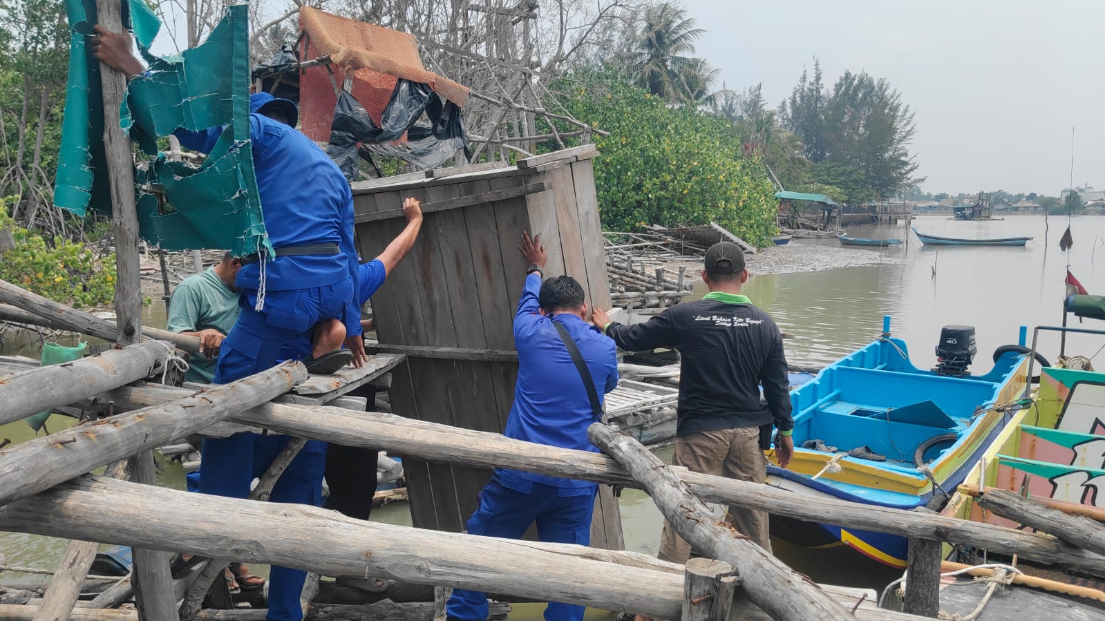 Tambang Ilegal Jalan Laut Sungailiat Ditertibkan, Peralatan Nambang Dibongkar