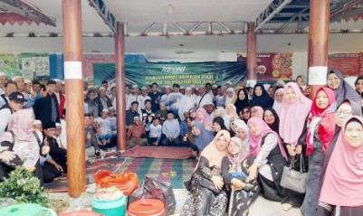 Ratusan Jemaah Haji Babel Reuni di Pantai Sumur Tujuh Koba