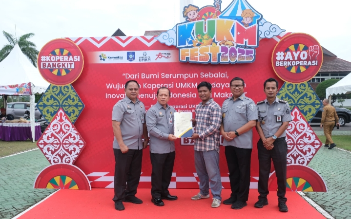 Kanwil Kemenkum Babel serahkan sertifikat Merek Jasa “Kokawa”