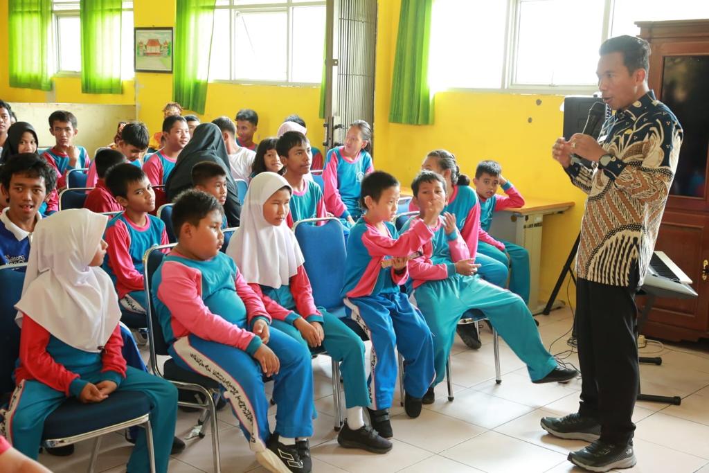 Kunjungi SLB Negeri Tanjung Pandan, Pj Suganda Kagum Dengan Talenta Anak Didik