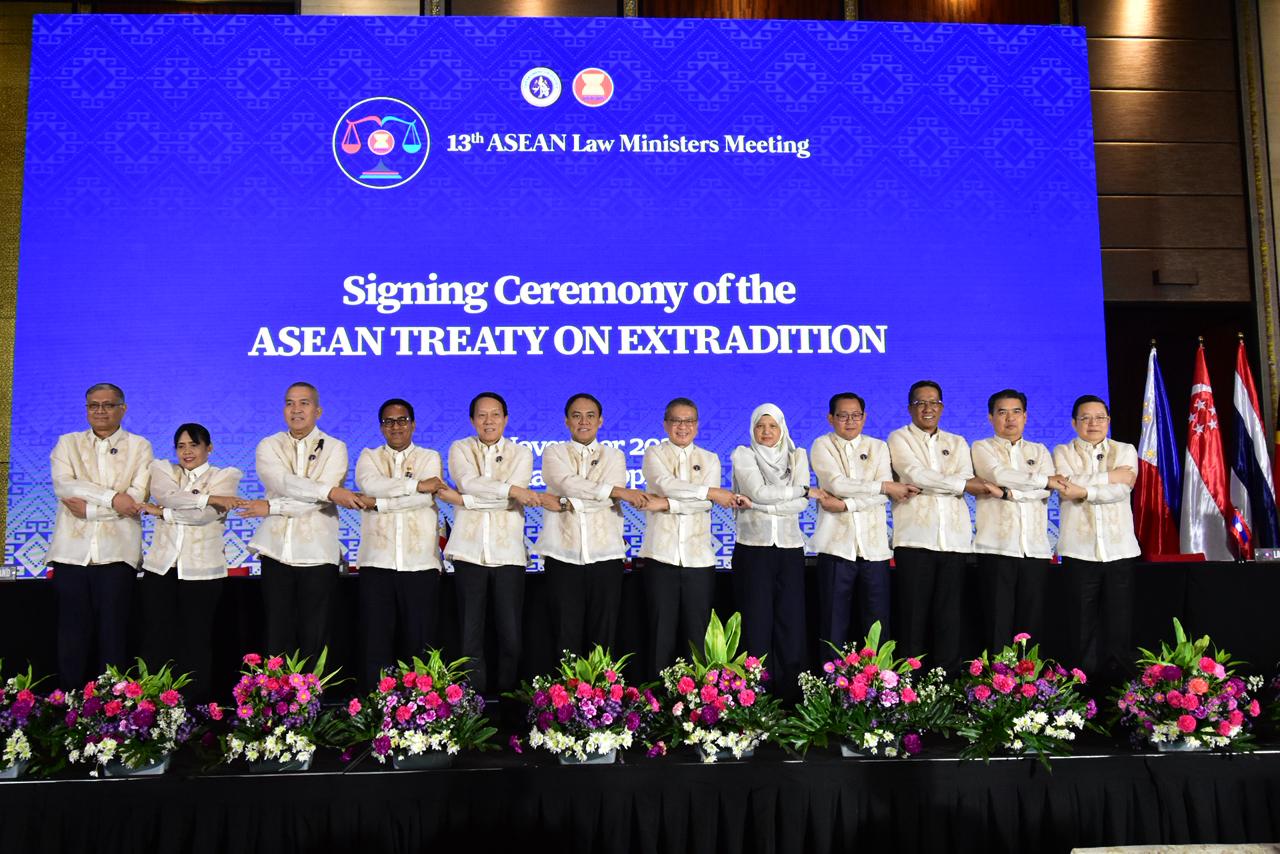 Cegah Pelaku Kejahatan Lintas Negara, Menteri Hukum Supratman Tandatangani ASEAN Treaty on Extradition 