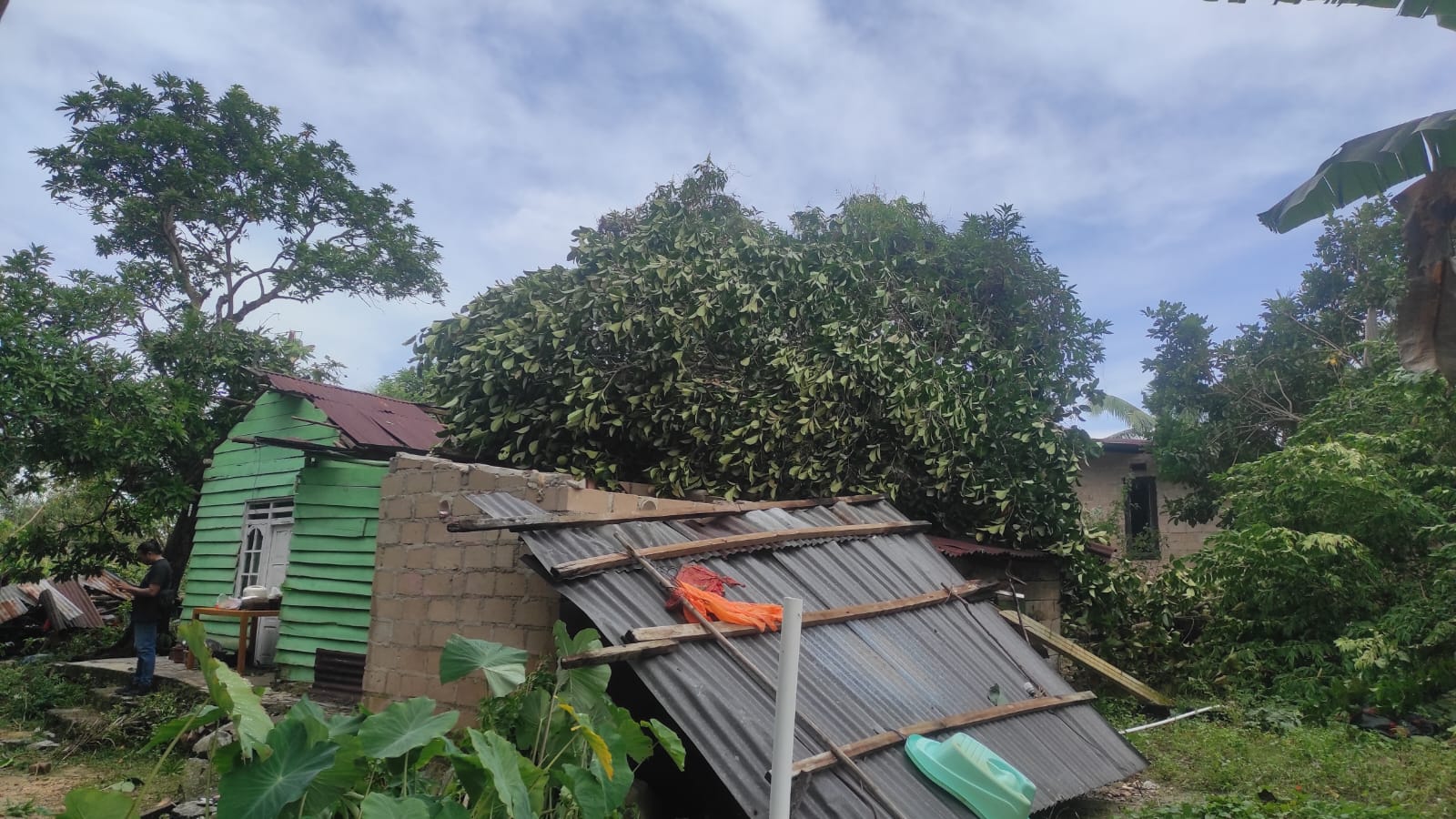 Dua Rumah di Mentok Asin Porak Poranda Dihantam Angin Puting Beliung