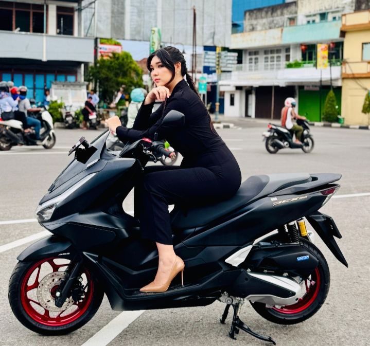 Bundaran Satam Berubah Jadi Catwalk, New Honda PCX 160 Jadi Primadona!