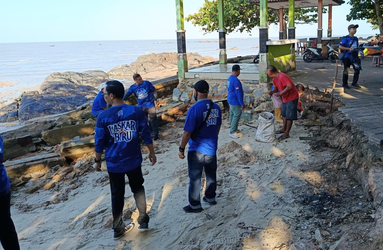 Aksi Bersih-Bersih Laut Nek Aji Partai Demokrat, Kumpulkan 2 Ton Sampah