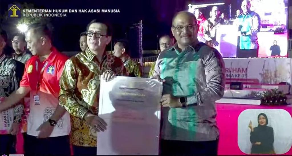 Babel Raih Penghargaan Peduli HAM di Puncak Peringatan Hari Hak Asasi Manusia Sedunia Ke-75 Tahun 2023