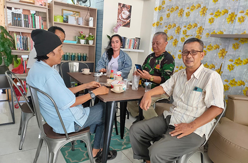 Tampil Beda, Books & Cafe Mikhael's Sajikan Tempat Tongkrongan Menenangkan