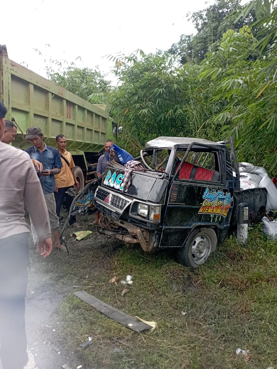 Dump Truk Vs Mini Bus di Desa Nangka, Satu Meninggal 