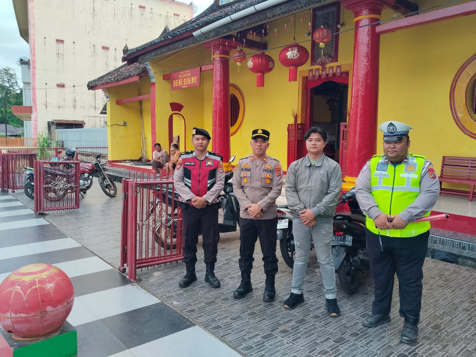 Ibadah Perayaan Imlek 2577, Personel Polres Basel Lakukan Pengamanan 